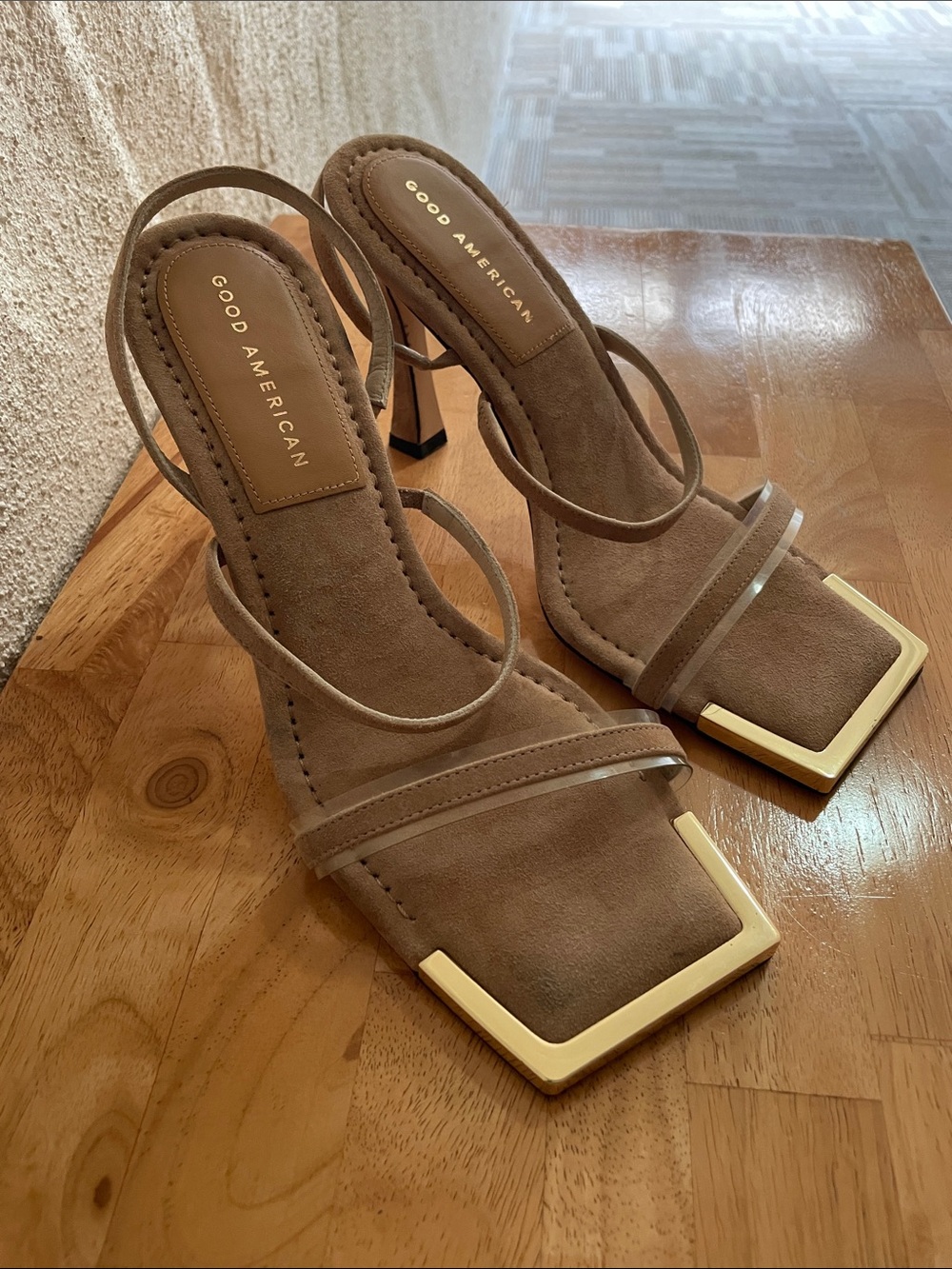 NWOT Good American “Standout” Nude Suede Square Toe Heels with Gold Trim Sz 8.5 - Picture 3 of 11